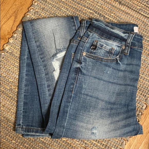 High Rise Distressed Jeans - Picture 7 of 8